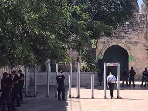 الاحتلال يقرر إبقاء البوابات الإلكترونية بالأقصى