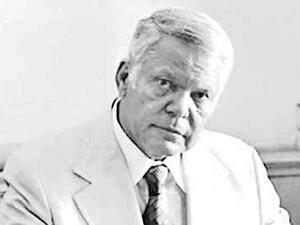 يوسف السباعي