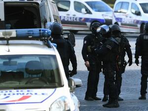 طلقوا النار على الممثلة بعدما رفعت في وجههم مسدسا.