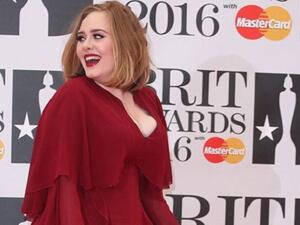 أديل تفوز بجائزة (بريت) لأفضل مغنية في 2016