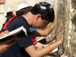 امام حائظ المبكى