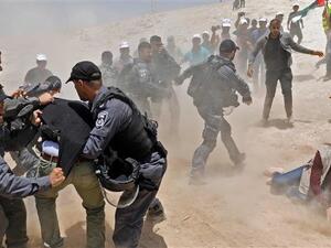 Protesters clash with Israeli police in the Palestinian Bedouin village of Khan al-Ahmar in the occupied West Bank on July 4, 2018. (AFP photo)