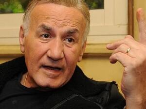 عزت ابو عوف يرد على خبر (حرق افلامه)