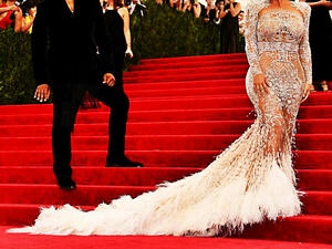 سجادة حفل GRAMMYs تكتسي بالثوب الابيض لمحاربة التحرش 