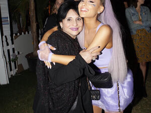 آريانا غراندي ووالدتها