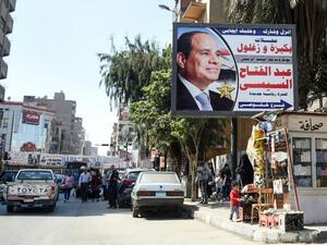 A picture shows large billboard shows a privately sponsored ad supporting Sisi (AFP/File Photo)	