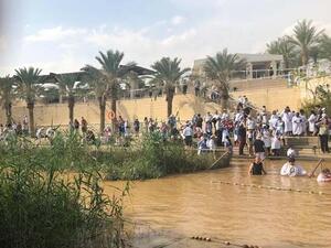 المتعمدون في النهر