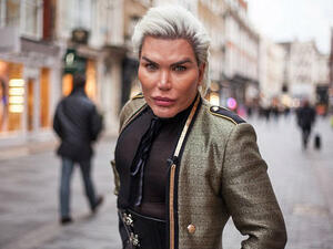 الدمية كين (dailymail.co.uk/)