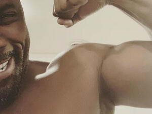 Elba shared a selfie of himself flexing his biceps. (Source: Idris Ilba - Instagram) Elba shared a selfie of himself flexing his biceps. (Source: Idris Ilba - Instagram)