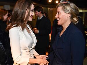 أنجيلينا جولي وكونتيسة ويسكس صوفيا