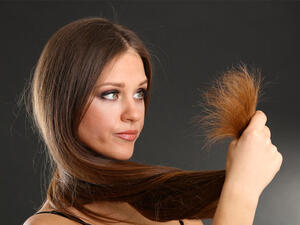 الإكثار من البلسم من العادات الخاطئة والتي تدمر الشعر