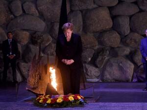 Angela Merkel lays a wreath in commemoration of Holocaust victims at Yad Vashem Memorial in Israel on October 4th 2018 (AFP)