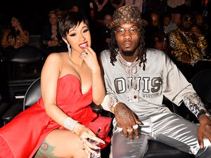 كاردي بي وأوف سيت