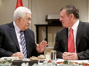 PA President Mahmoud Abbas and King Abdullah of Jordan (AFP/File)