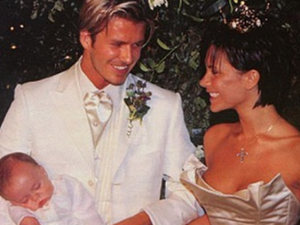 فيكتوريا و ديفيد بيكهام يحتفلان بذكرى زواجها الـ18 