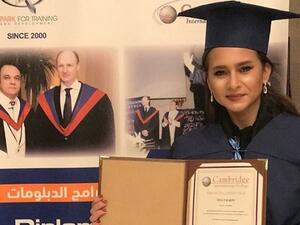 نيللي كريم تنال شهادة  الماجستير من جامعة كامبريدج