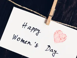 يحتفي العالم كل عام بإنجازات المرأة وإسهاماتها العظيمة في كافّة مناحي الحياة