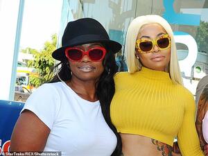 بلاك شاينا ووالدتها طوكيو طوني