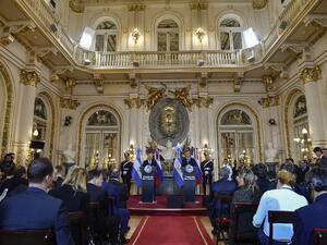 Argentina's President Mauricio Macri (C-R) and Russia's President Vladimir Putin deliver a joint press conference at the Casa Rosada presidential house in Buenos Aires, in the sidelines of the G20 Leaders' Summit (AFP)