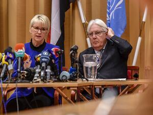 Swedish Foreign minister Margot Wallstrom (L) and UN special envoy to Yemen Martin Griffiths attend the opening press conference of the Yemeni peace talks at Johannesberg castle in Rimbo, Sweden on December 6, 2018 (AFP)