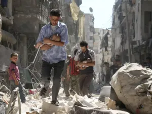 Last year, the US - joined by the UK, France and others - bombed the Syrian city of Raqqa in an effort to destroy ISIS (Twitter)