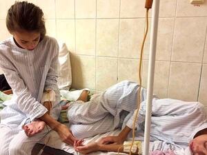 Doctors in Russia are battling to save the lives of 14-year-old models Masha and Dasha Ledeneva who fell critically ill after starving themselves because their modelling school told them to lose weight (Twitter)