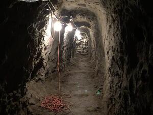 Cross-border tunnels (Twitter)