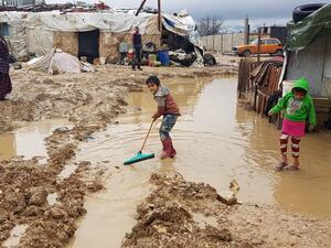 Struggles of the Syrian refugees camps (Twitter) 