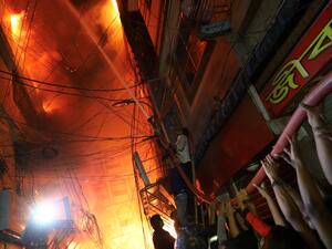Huge fire kills dozens in old part of Bangladesh capital Dhaka (Twitter)