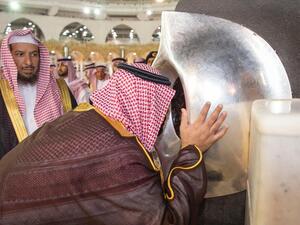 Saudi Arabia’s Crown Prince Mohammed bin Salman visited the Grand Mosque in Makkah (Twitter)