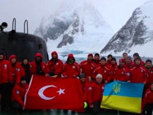 Turkish scientists in Antarctica (Anadolu)