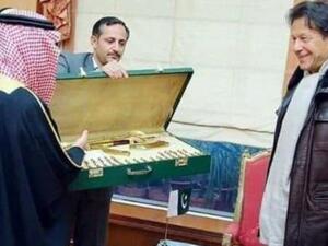 Saudi prince has gifted Pakistan’s Prime Minister Imran Khan with gold plated assault rifle (Twitter)
