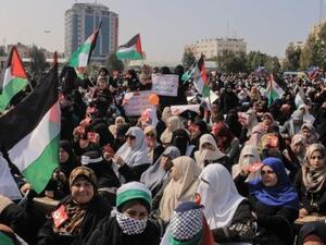 Hundreds of Palestinians call for Abbas' resignation  (Twitter) Hundreds of Palestinians call for Abbas' resignation  (Twitter)