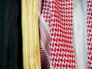 Traditional headgear (ghutra) (Shutterstock)