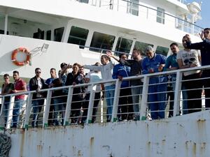 Protesters in Kerkennah chant slogans at the arriving military forces. (AFP/Fethi Belaid)