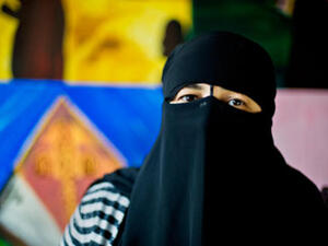 رجاء زوجة المصرية عادل عبد الباري أحد المتهمين بالإرهاب. 