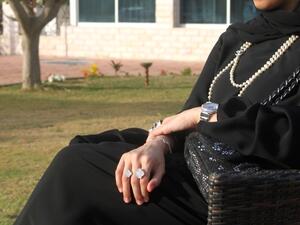 مسجونة بتهمة خلع العباءة