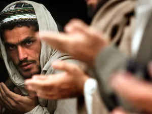 المندس " قام بتخدير 10 من زملائه وقتلهم بالرصاص