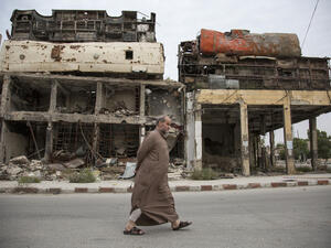 دأب الزوجان خلال سهراتهما الوحيدة والحزينة على استعادة الذكريات قبل الخلود الى النوم