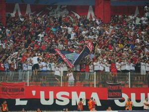 جماهير نادي اتحاد الجزائر لكرة القدم تطلق هتافات تمجد الرئيس العراقي الراحل صدام حسين