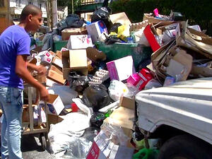 أكوام القمامة في بيروت تبرز أزمة الحكومة
