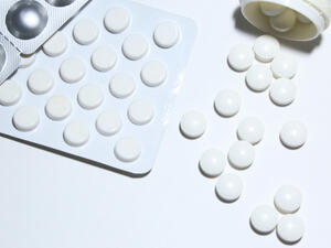 تناول المسكنات ومضادات الالتهاب يؤدي إلى الإصابة بفشل في القلب (shutterstock.com)