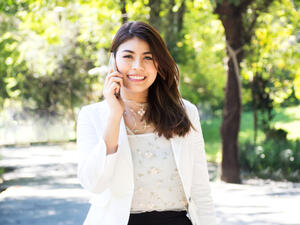 الملابس الرسمية تعكس جاذبيىة المرأة ونضجها (shutterstock.com)