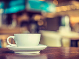 من منّا لا يرغب في احتساء فنجان من القهوة أثناء الصّباح؟