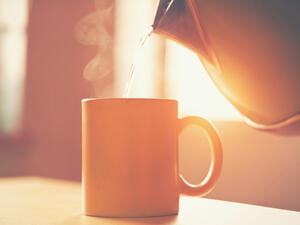 شرب الماء الساخن مفيد بشكل خاص لعملية الهضم