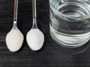 اخلطي الملح مع كوب ماء وتناوليه مع وجبة الإفطار