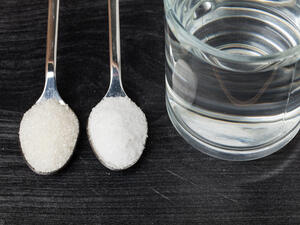 اخلطي الملح مع كوب ماء وتناوليه مع وجبة الإفطار