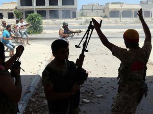 Pro government forces fire towards Daesh militants' positions in residential district two on August 14, 2016 in Sirte. (AFP/File) 