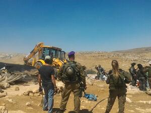 Israeli forces and bulldozers in Susiya (Rabbis for Human Rights) 