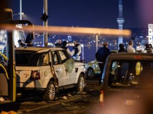 Turkish police officers and forensic work on the site where a car bomb exploded near the stadium of football club Besiktas in central Istanbul on December 10, 2016. (AFP/Ozan Kose)